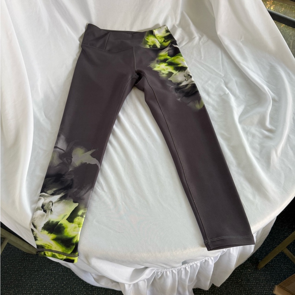 CALIA by Carrie Underwood Gray and Lime Cropped Leggings